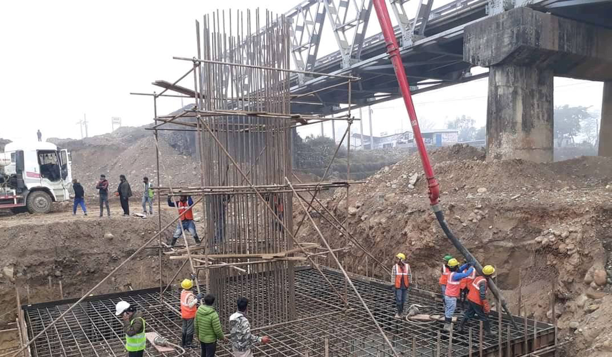 देवदहमा निर्माणाधिन पुलको खाल्डोमा स्कुटर खस्दा एक जनाको मृत्यु